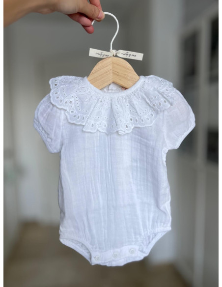 Pelele cuello bordado