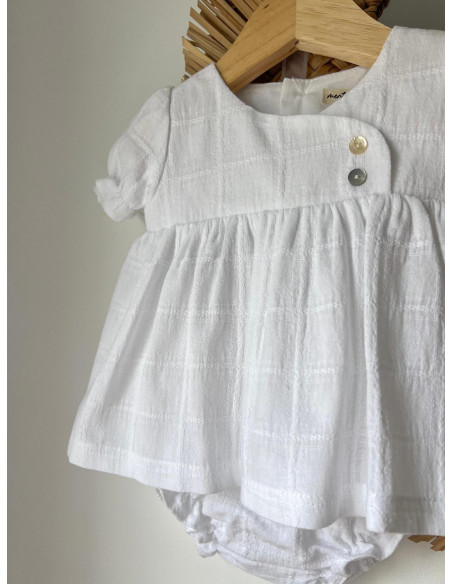 Jesusito cruzado relieve