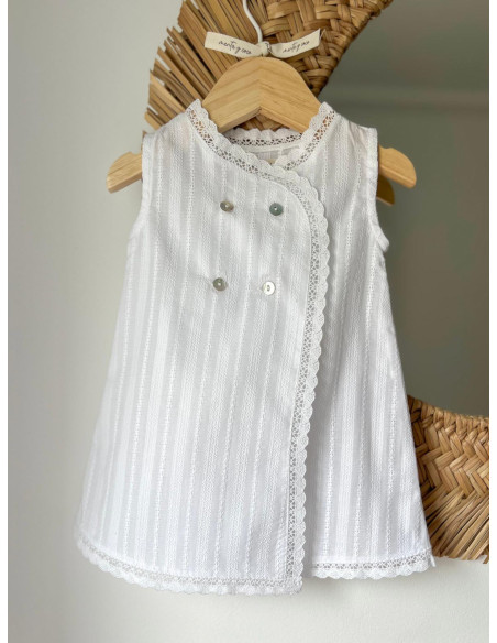 Faldón cruzado bordado