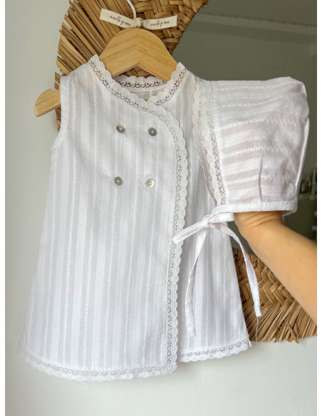 Faldón cruzado bordado