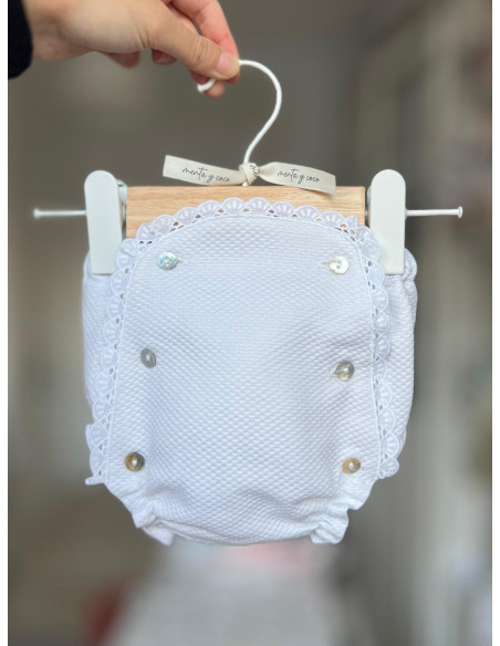 Cubrepañal piqué tira bordada