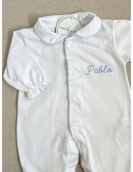 Pijama con puntilla