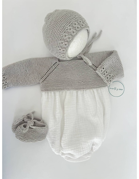 Pelele combinado con ochos en la manga