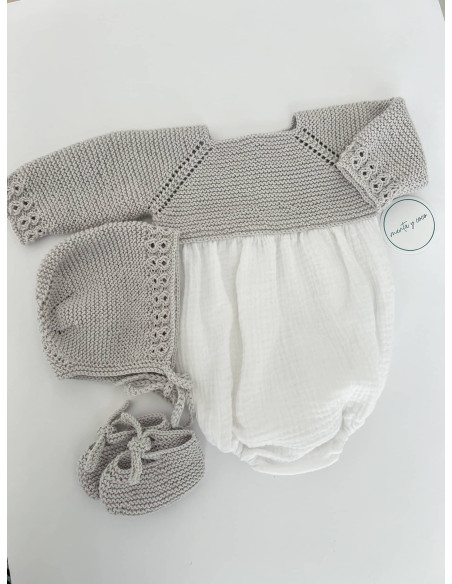 Pelele combinado con ochos en la manga