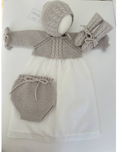 Faldón con trenzas y tira bordada