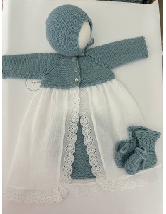 Faldón con ochos y tira bordada 2