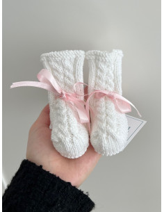 Patucos con trenza y lazo