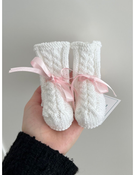 Patucos con trenza y lazo
