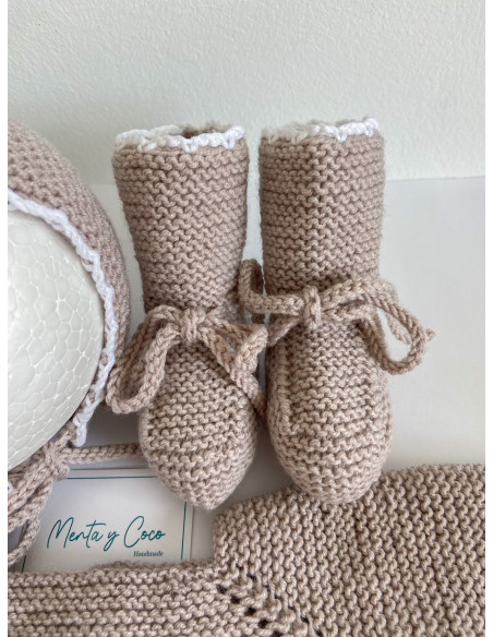 Patucos de bota con puntilla