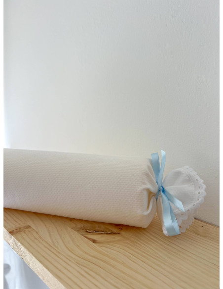 Cojín antivuelco con tira bordada