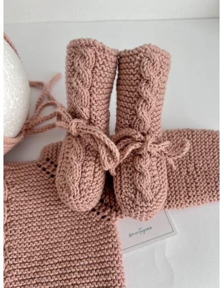 Patucos de bota con trenza