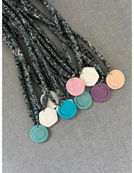 Colgante con medallita Bristol