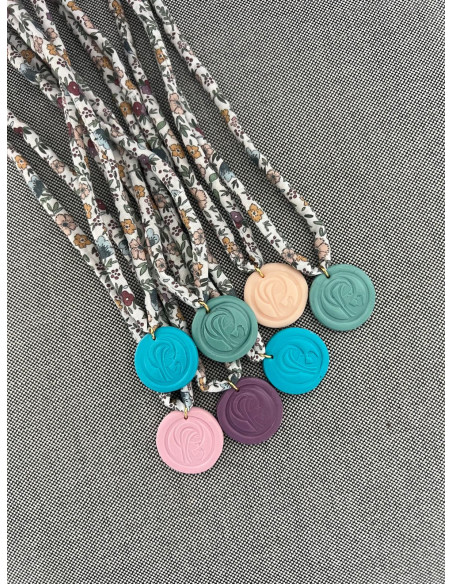 Colgante con medallita Greta