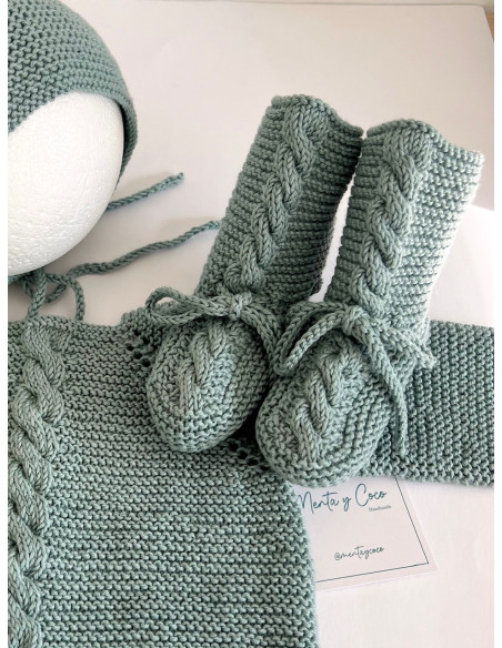 Patucos de bota con trenza