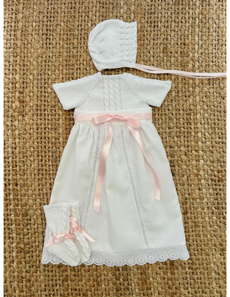 Faldón lazo con entredós y tira bordada