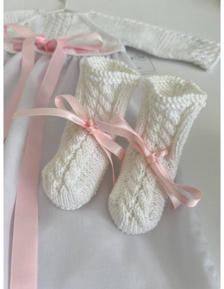 Patucos con trenza y lazo