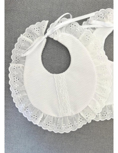 Babero con entredós 2