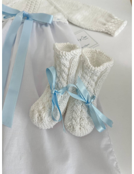 Patucos con trenza y lazo