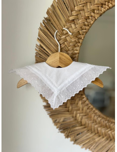 Babero entredós picos