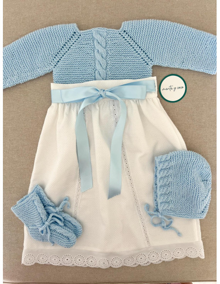 Faldón lazo con entredós y tira bordada