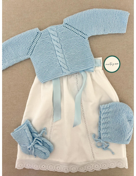 Faldón lazo con entredós y tira bordada