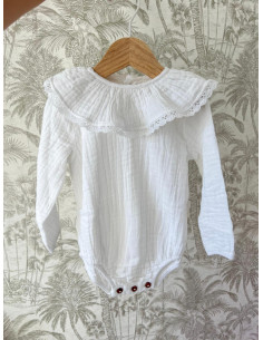 Pelele con tira bordada