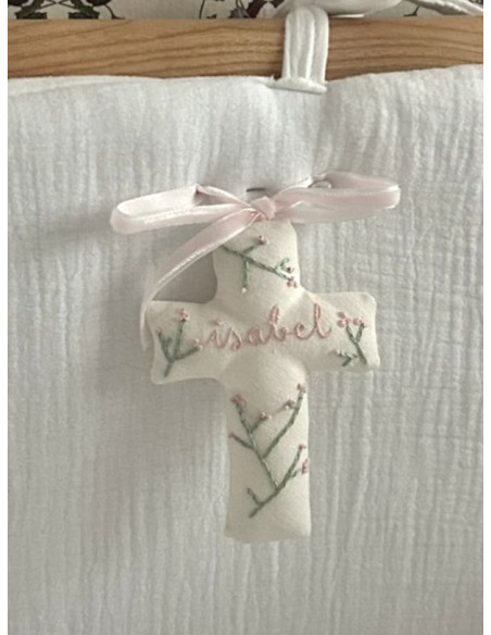 Cruz bordada rosa bebé