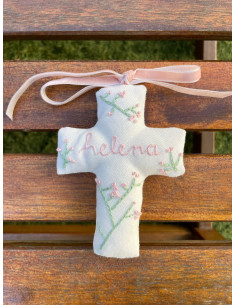 Cruz bordada rosa bebé 2