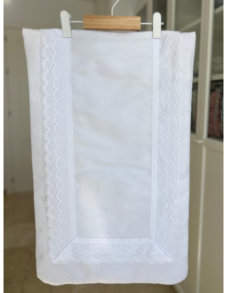 Colcha piqué tira bordada calados relleno extraíble