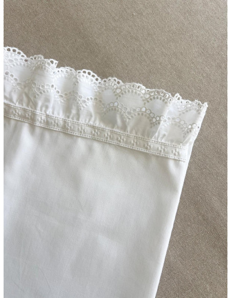 Sábana tira bordada calados