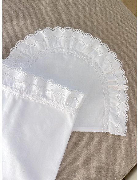 Sábana tira bordada calados